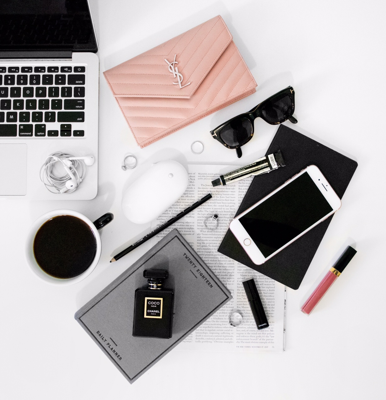 becca-risa-luna_desk-flatlay-1