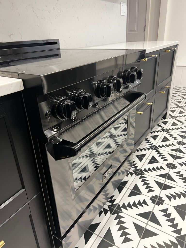 ZLINE black stainless steel induction stove